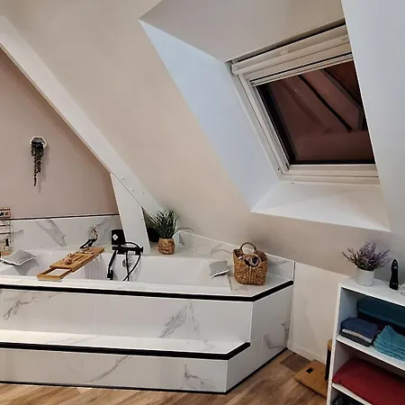 Pres Du Circuit Du Mans Homestay