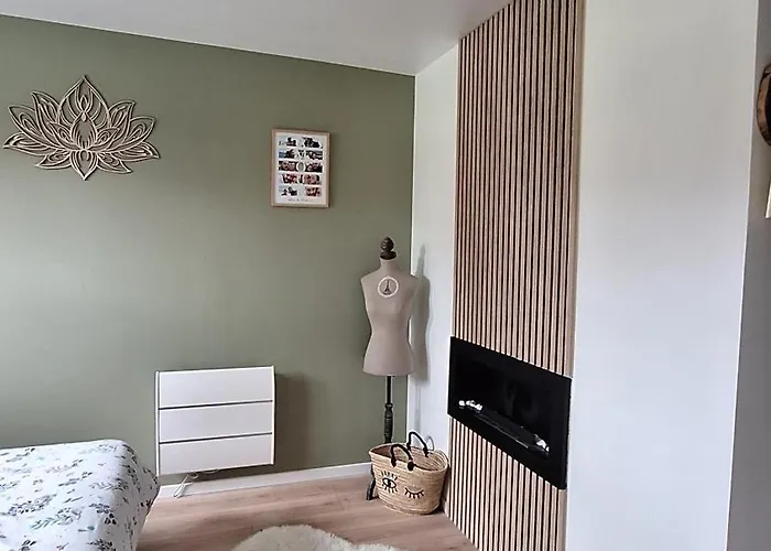 Pres Du Circuit Du Mans *